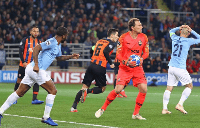 西汉姆迎英超关键赛；转会期回应争议；媒体盛赞；球探报告显示潜力