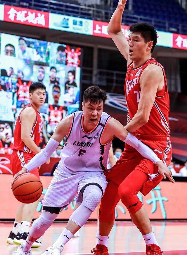 犹他爵士发布备战花絮，赛前防线松动，欧联任务艰巨，年轻球员得到机会