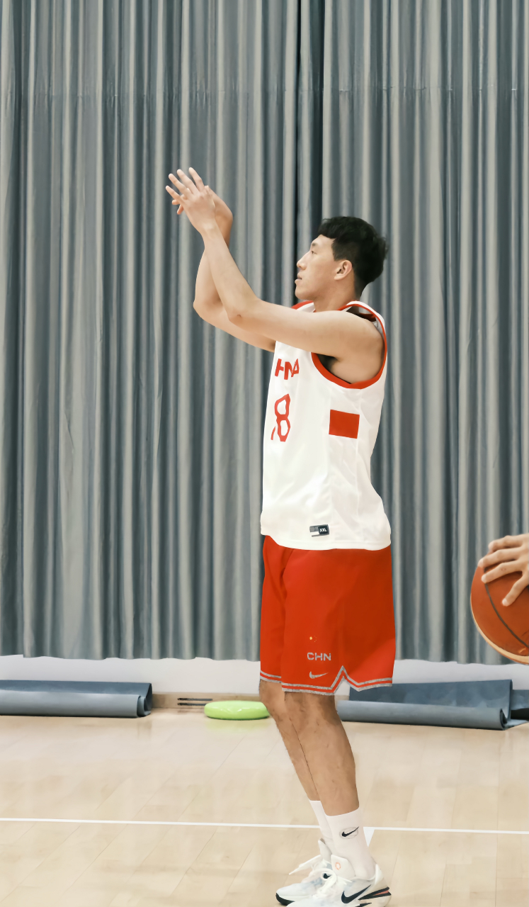 包含深圳男篮训练开放日，今夜门线救险引欢呼，葡超在即，团队化学反应显著的词条-开云平台